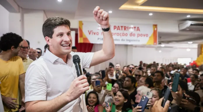 João Campos (PSB), deu sinais claros de que a corrida eleitoral para 2026 já começou
