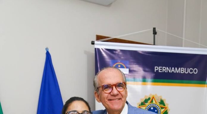 Trindade: Prefeita Helbinha se reúne com o senador Fernando Dueire para fortalecer parcerias