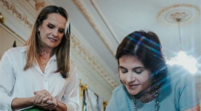 Governadora em exercício Priscila Krause empossa Ivete Lacerda como secretária de Esportes