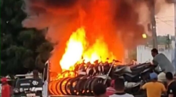 Pai e filho que incendiaram caminhão com motos apreendidas pela PRF em Araripina são soltos após audiência de custódia