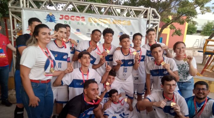 O time de handebol e futsal da EREM JOSIAS INOJOSA DE OLIVEIRA ( ERJIO),conquistou títulos nos jogos escolares municipais de Araripina