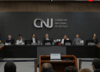 CNJ afasta desembargador por mensagens públicas de apoio a Bolsonaro