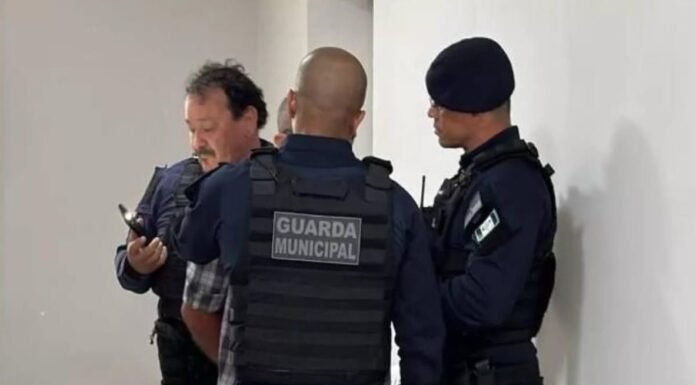 Ouricuri: Candidato do concurso público de Ouricuri é detido por uso de ponto eletrônico no momento em que tomava posse