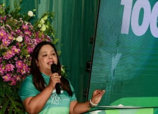 Helbinha comemora 100 dias de governo com entrega de veículos e apresentação de resultados à população