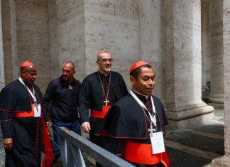 Cardeais que votam no conclave estão em Roma, diz Vaticano