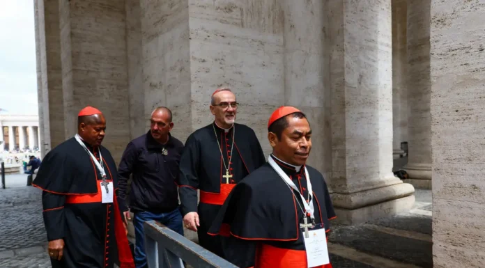 Cardeais que votam no conclave estão em Roma, diz Vaticano