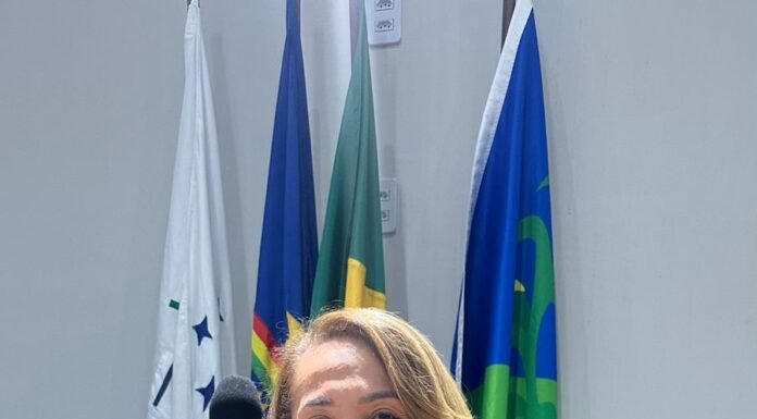 Vereadora Ângela de Tião, defende projeto de lei PAZ NA ESCOLA.