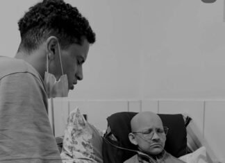 Ontem, Manim Vaqueiro, cancelou um show para poder visitar uma fã que sonhava muito conhece-lo. Hoje infelizmente ela morreu… Parece até que ela estava só esperando esse encontro.