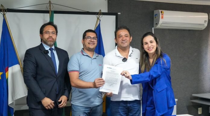 Prefeito Evilásio Mateus assina homologação de resultado de concurso público e anúncio novo concurso para Educação em Araripina