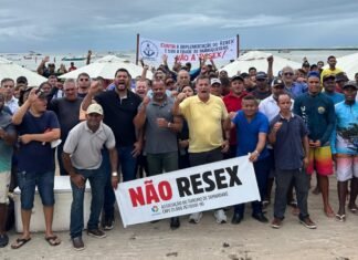 Abimael Santos e Coronel Meira acompanham protesto de trabalhadores do turismo e marisqueiros em Tamandaré contra criação de Reserva Extrativista