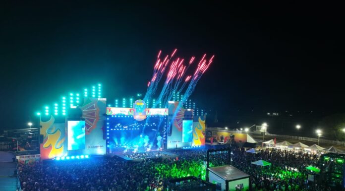 Multidão lota Parque Três Vaqueiros na terceira noite do São João de Araripina com grandes nomes do forró