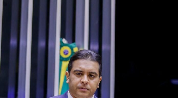 Fernando Rodolfo propõe lei que proíbe área VIP na frente do palco em eventos públicos