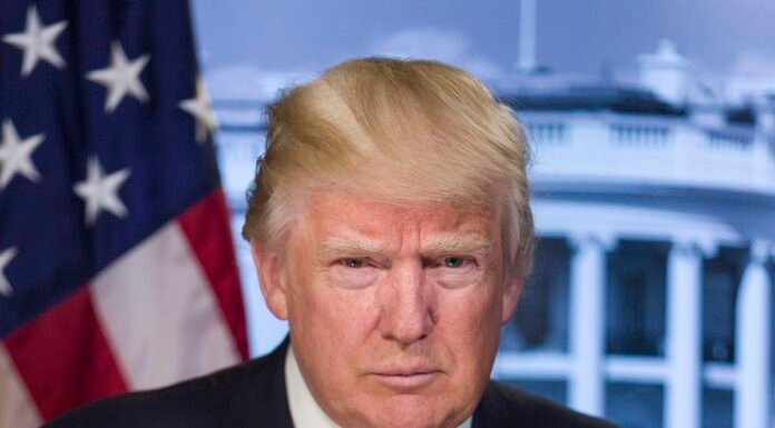 Trump anuncia tarifa global entre 15% e 20%, mas mantém taxa de 50% para o Brasil