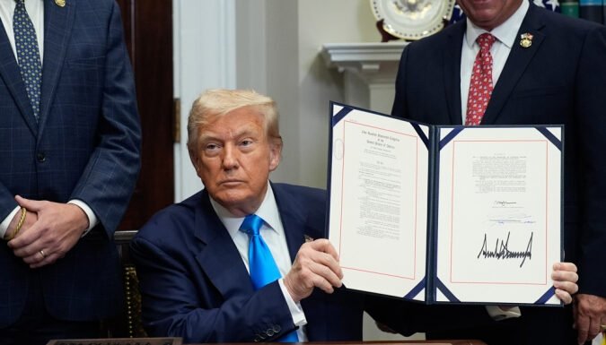 TRUMP ASSINA DECRETO QUE OFICIALIZA TARIFAS DE 50% AO BRASIL