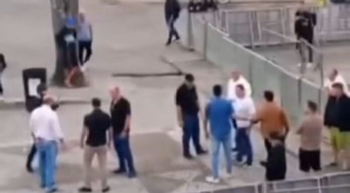 Briga entre, prefeito, deputado e vereadores é registrada em praça pública Garanhuns.