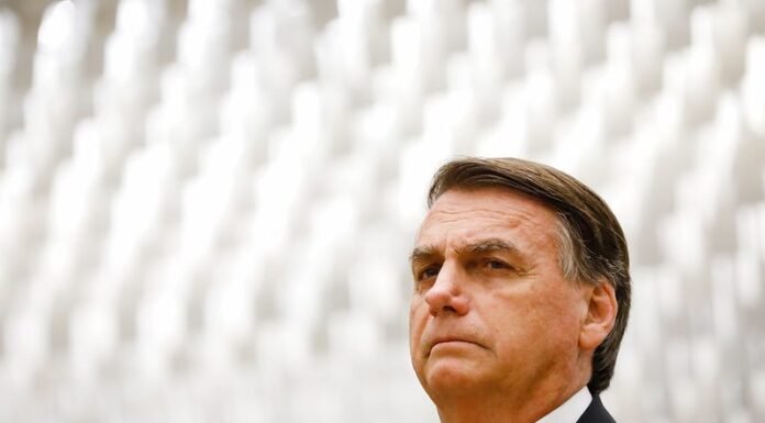 Advogados de Bolsonaro têm até quarta para entregar defesa ao STF
