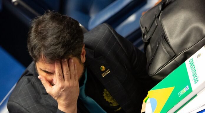 Do Val recusa “saída honrosa” do Senado: “Não negocio com bandido”