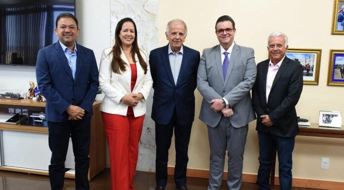 Evilásio Mateus Prefeito de Araripina conquista duas vagas permanentes de peritos médicos federais do INSS junto ao Ministro Woney Queiroz