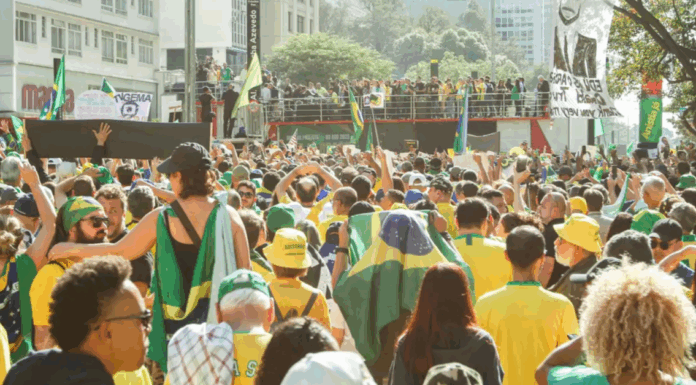 Ato pró-Bolsonaro reuniu 37,6 mil pessoas na Avenida Paulista, diz USP