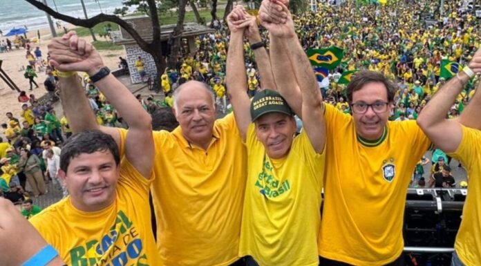 Pastor Eurico é o único deputado federal do PL presente no ato bolsonarista no Recife