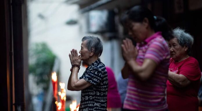 China restringe conteúdo cristão na internet e proíbe evangelizar jovens e crianças