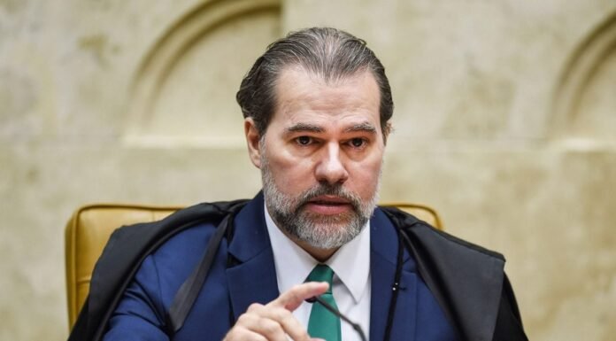 Ministro Dias Toffoli pede vista e adia julgamento sobre piso da Enfermagem