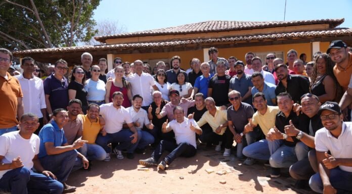 Prefeito Evilásio Mateus e deputada Roberta recebem deputado federal Fernando Filho em Araripina e destacam investimentos na zona rural