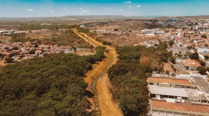 Prefeitura de Araripina realiza segunda limpeza do Canal São Pedro em 9 meses de gestão