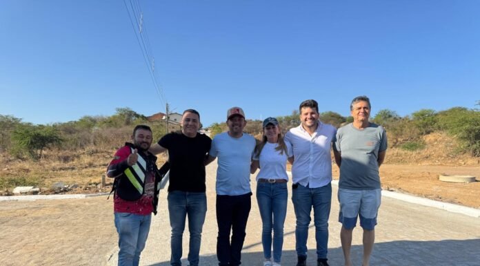 População agradece obra de calçamento da Rua Manoel Jacó de Souza após anos de espera em Araripina