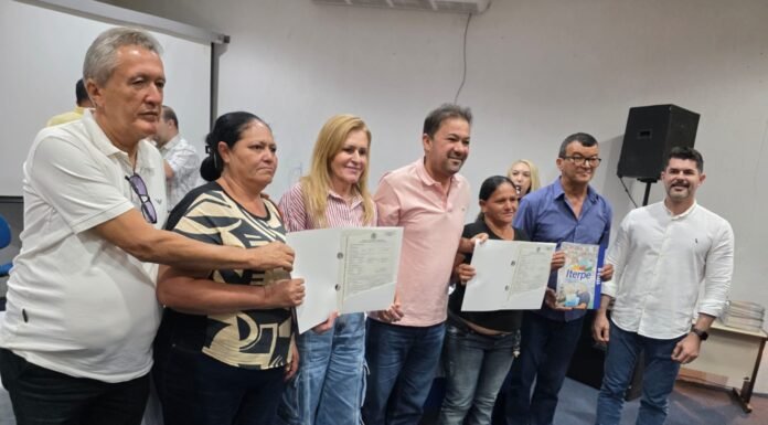 Segurança e Dignidade: Mais Títulos de Propriedade Entregues em Araripina!