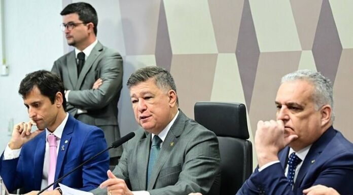 CPMI do INSS aprova convocação de parentes e sócios de investigados