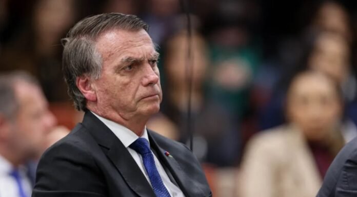 Bolsonaro é orientado a não ir a julgamento, mas ainda não decidiu