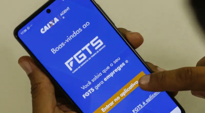 Milhões de brasileiros com carteira assinada são surpreendidos com falta de depósitos na conta do FGTS