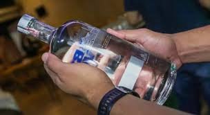 País tem 29 casos confirmados de intoxicação por metanol, diz governo