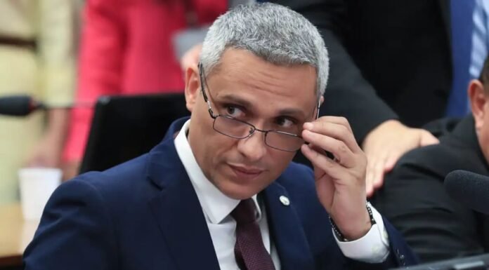 Gustavo Gayer é indiciado pela PF por desvio de cota parlamentar.