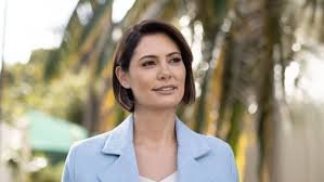 Crise no clã Bolsonaro projeta Michelle como “esposa, mãe e líder política”