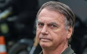 Justiça suspende benefícios vitalícios durante prisão de Bolsonaro
