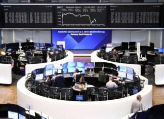 Mercados Europeus Enfrentam Queda em Meio a Incertezas Geopolíticas e Desempenho do Setor de Tecnologia