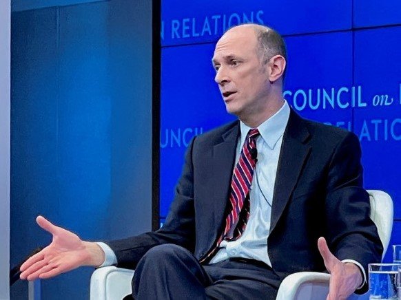 2024-05-10T202956Z_1_LYNXMPEK490OP_RTROPTP_3_USA-FED