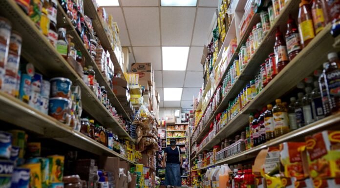 Aumento Moderado na Confiança do Consumidor nos EUA em Fevereiro