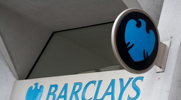 Barclays Registra Crescimento de Lucros e Reavalia Metas com Foco nos EUA