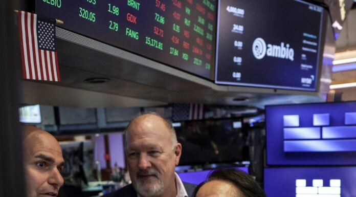 Mercados Futuros de Nova York Sofrem Queda com Novas Tarifas de Trump