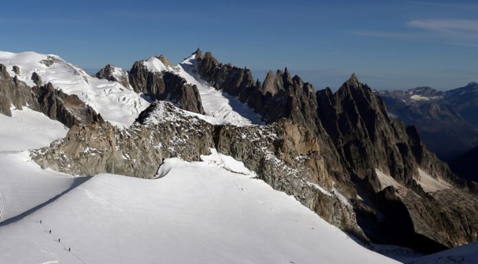 Avalanche no Mont Blanc causa fatalidades e feridos entre esquiadores