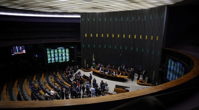Câmara dos Deputados Aprova Criação de Novos Cargos com Impacto Orçamentário Significativo
