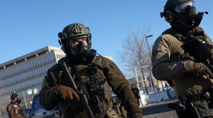 EUA Implementam Câmeras Corporais para Agentes de Imigração Após Tragédias em Minnesota