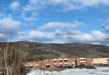 Tragédia em Tumbler Ridge: Tiroteio em Escola Deixa 10 Mortos