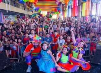 Bailinho de Carnaval Gratuito Atraí Famílias na Estação das Docas em Belém