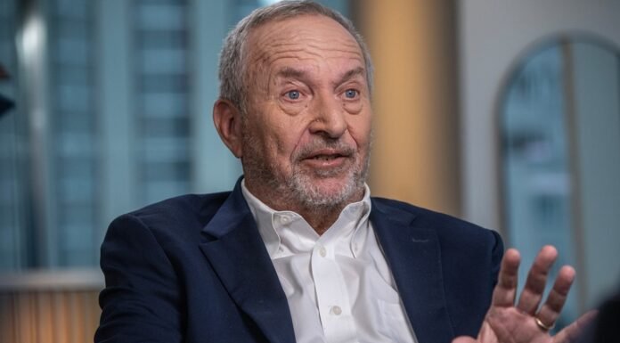 Larry Summers se Aposenta de Harvard Após Revelações sobre Relações com Epstein