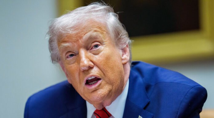 Decisão da Suprema Corte dos EUA Impacta Mercados: Ações Sobem, Dólar Cai e Ibovespa Zera