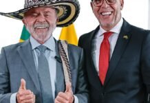 Lula Recebe Novos Embaixadores no Brasil em Cerimônia no Palácio do Planalto